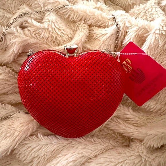 Vegan Red Mesh Heart ❤️ Shaped Crossbody Bag With Cut Glass Clasp - Picture 1 of 5